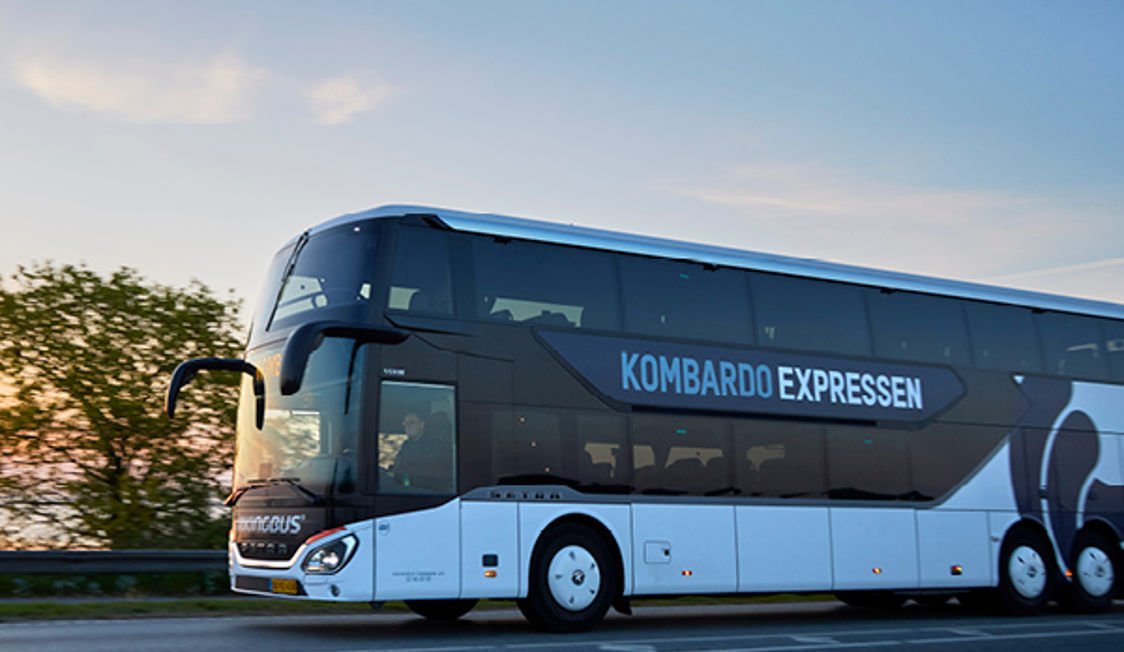 Bus Kører Ved Vand 2