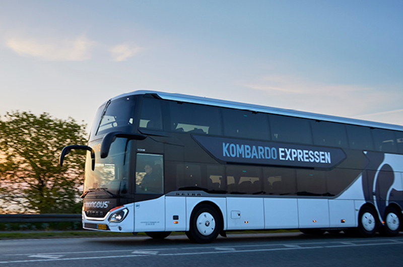 Bus Kører Ved Vand 2