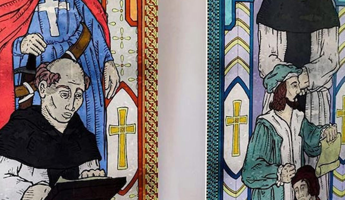 Handmålade religiösa figurer med detaljerade kläder och korsmotiv från Esrum Malning -konstverket.