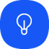 Hvid pæreikon mod blå baggrund, symboliserer idéer og kreativitet.