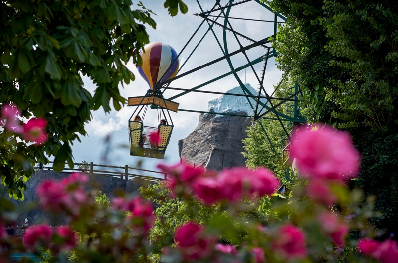 Ballongyngen Bag Roser Sit 2019 Lasse Salling 02