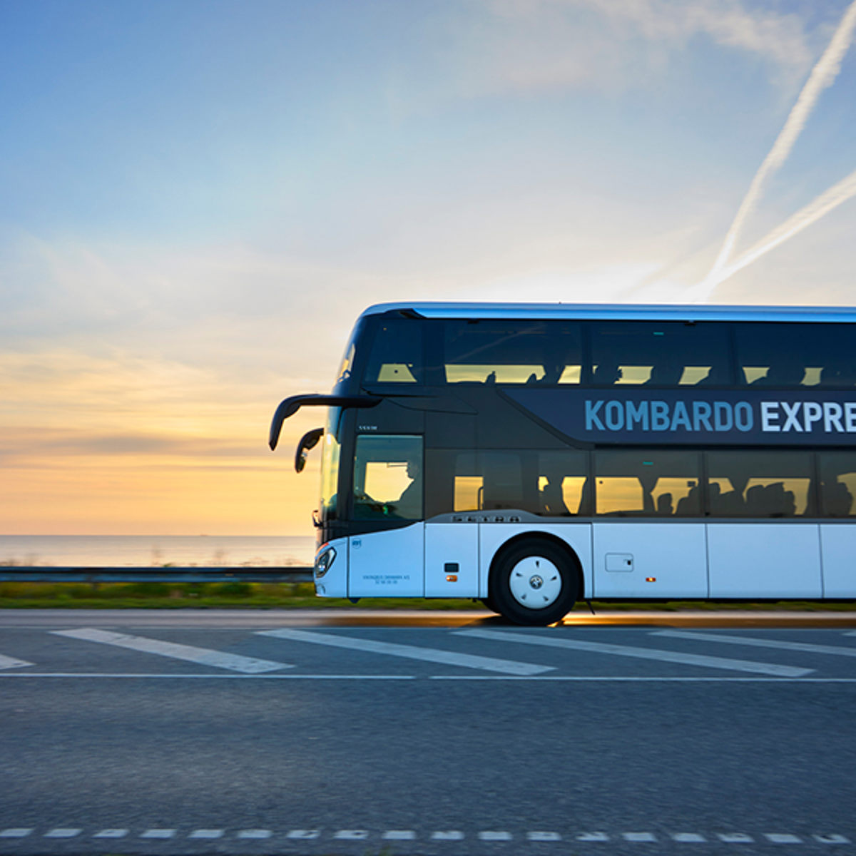 Bus Kører Ved Vand 5