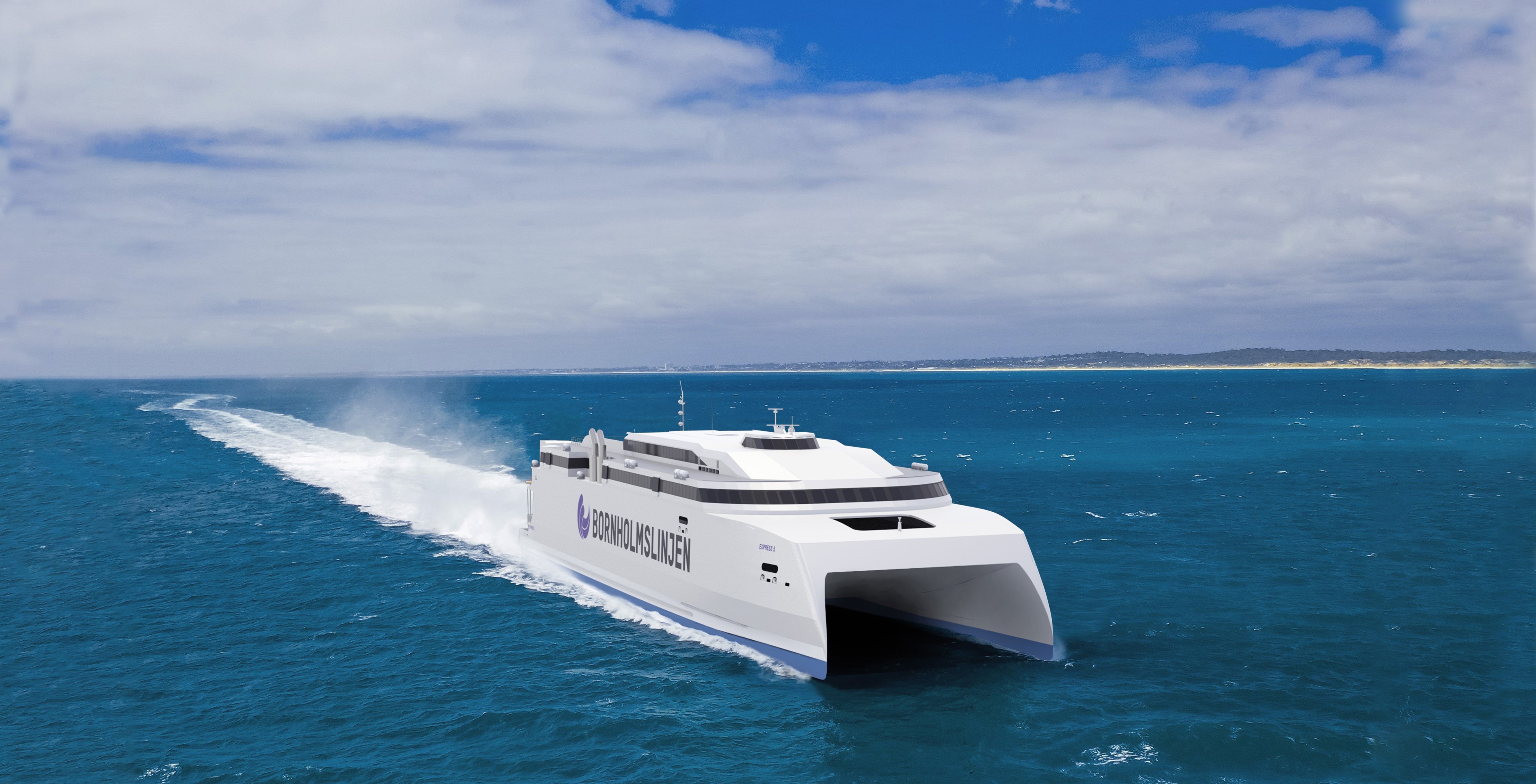Bornholmslinjen færge på åben hav sejler mod horisonten, set fra fugleperspektiv på en klar skydækket dag.