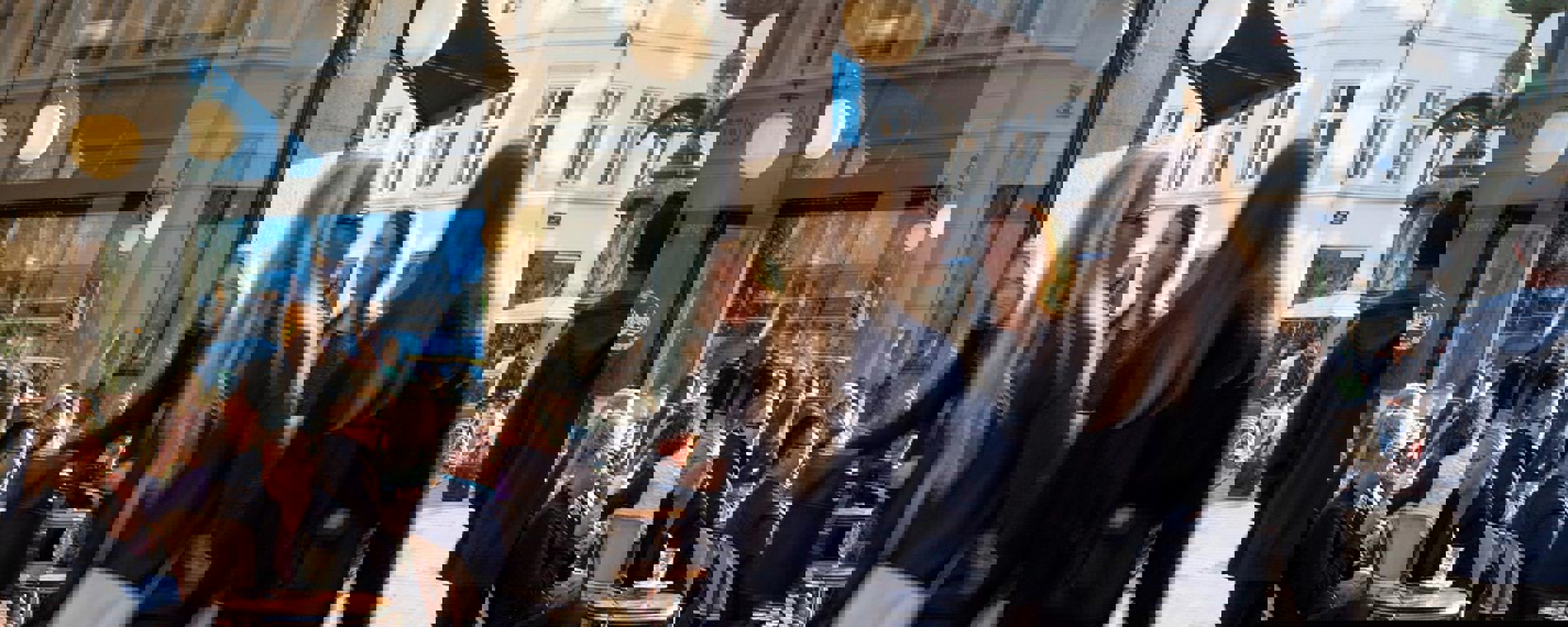 Kundvagn vid Strøget med fokus på huvudresan inriktad på shoppingupplevelser i centrala Köpenhamn.