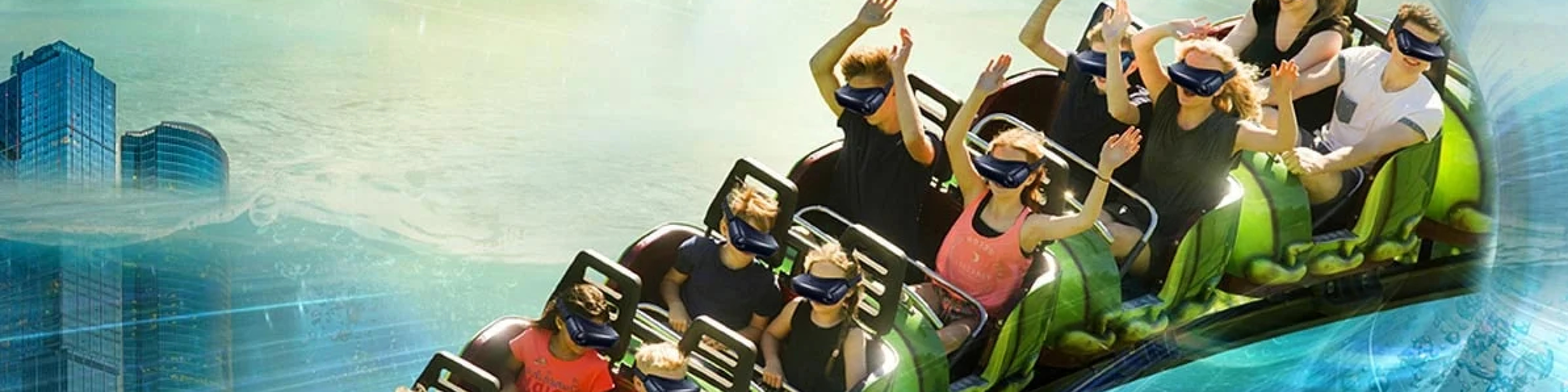 Besökare åker en spännande berg- och dalbana på Bonbonland med VR-glasögon, vilket förstärker upplevelsen.