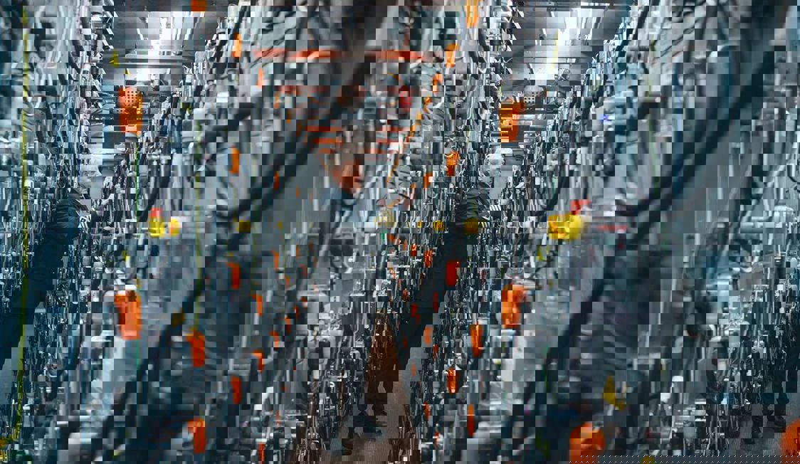 Batterirummet visas av kaptenen.